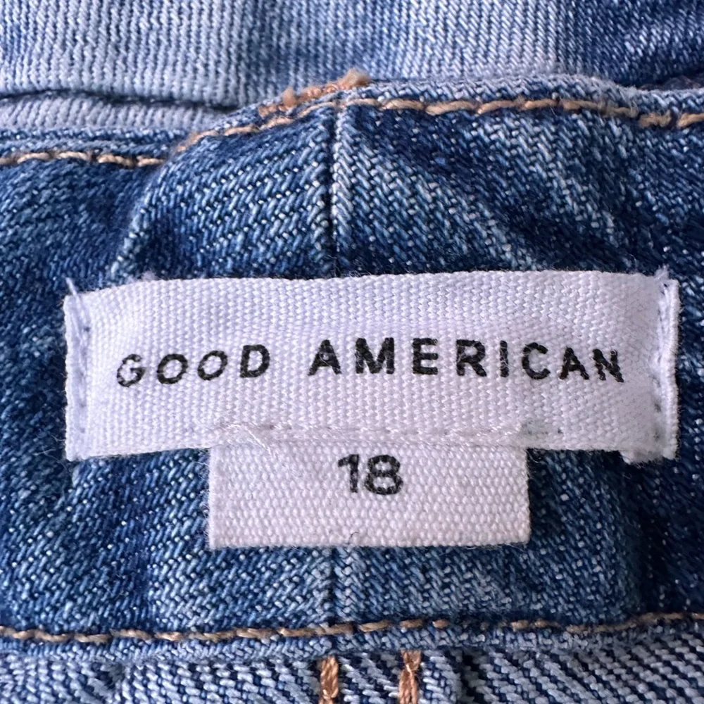 Good American Deep Blue Relaxed Jeans - Picture 3 of 3
